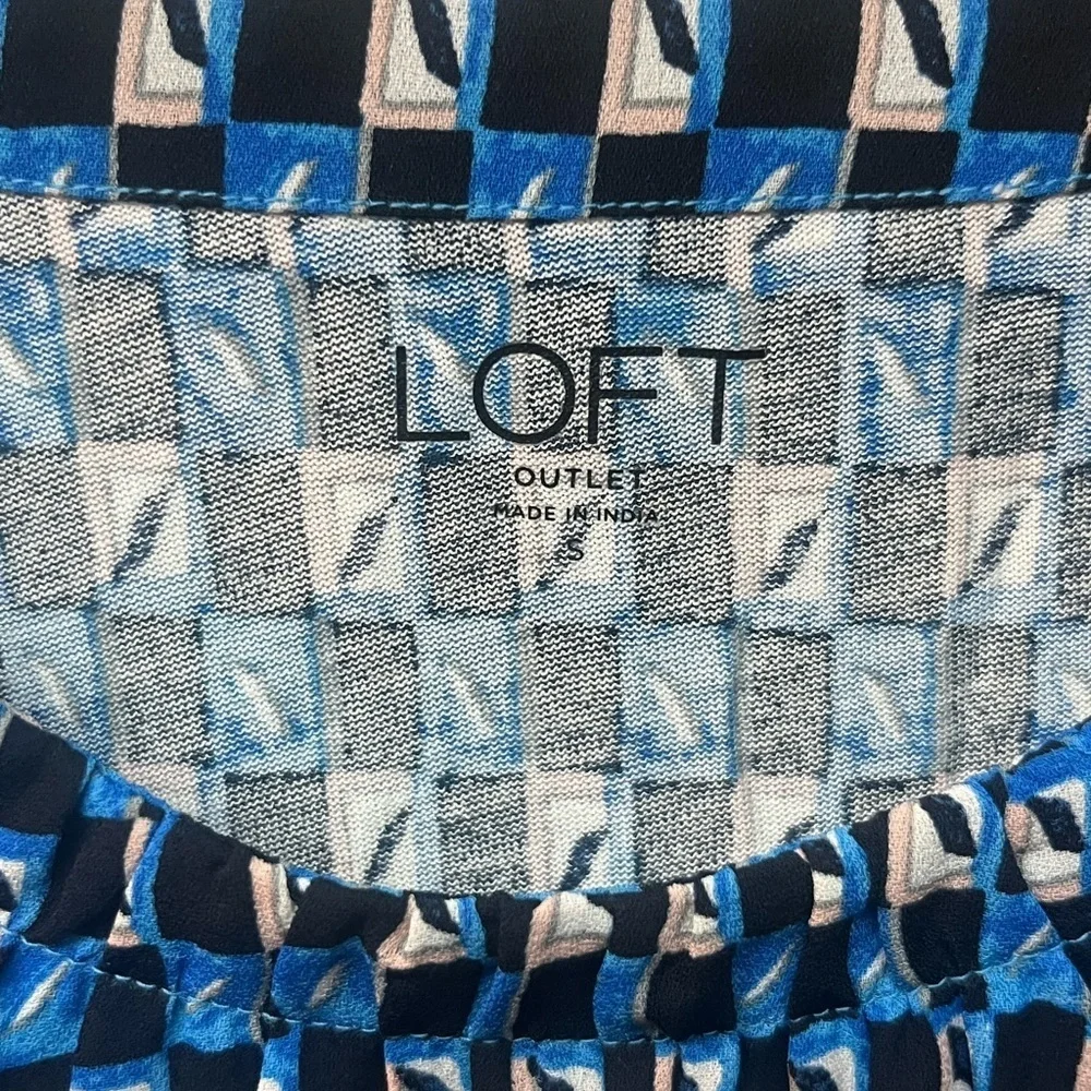 LOFT Blue and Navy Geometric Blouse. Size Small - Picture 3 of 4